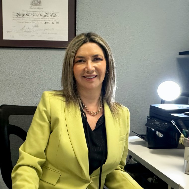Alejandra Ugalde Castro, Notaria Pública Titular